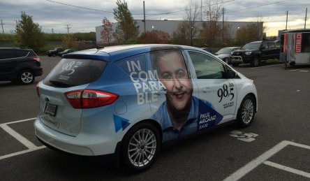 lettrage auto moyen 985 fm paul arcand.jpg