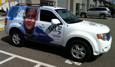 lettrage camion complet 985 fm plaul arcand.jpg