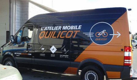 lettrage camion moyen quilicot.jpeg