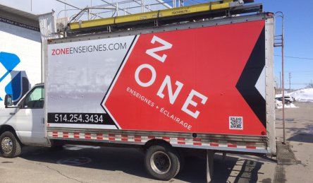 lettrage cube zone enseigne.jpg