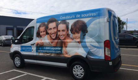 lettrage camion moyen lapointes centre dentaires.jpg